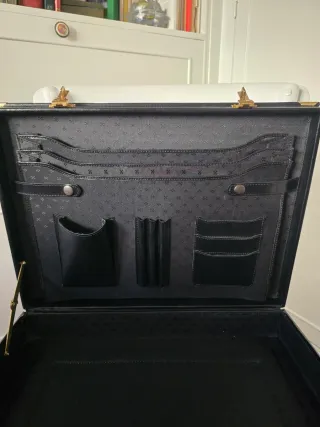 Maletín Cartier negro