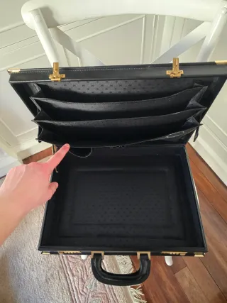 Maletín Cartier negro