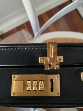 Maletín Cartier negro