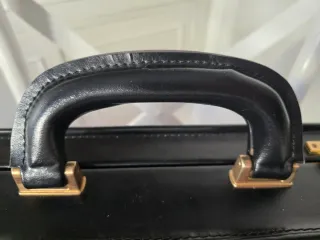 Maletín Cartier negro