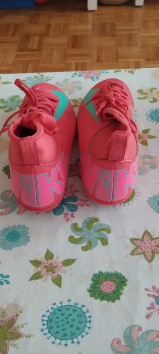Botas de fútbol Nike niño talla 36