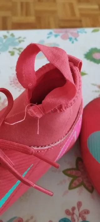 Botas de fútbol Nike niño talla 36