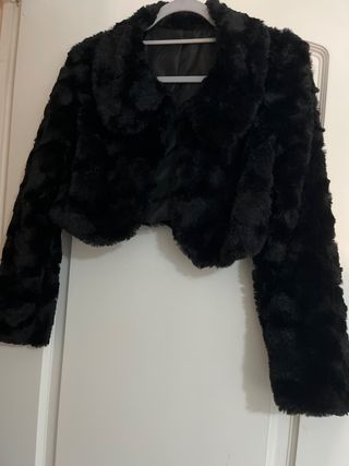 Chaqueta corta pelo negra talla única