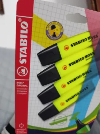 Estuche 4 fluorescentes amarillos Stabilo Boss