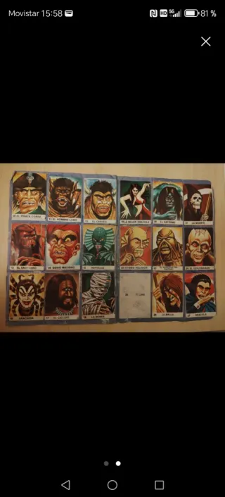 Álbum de cromos de monstruos