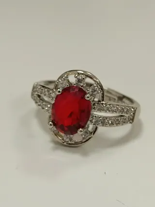 Anel Banhado a Prata com Pedra Vermelha