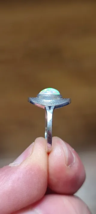 Anillo de Plata y Ópalo.