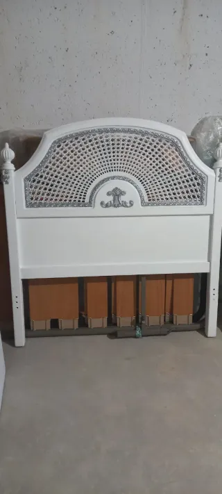 Cabezal Cama Blanco y Plateado