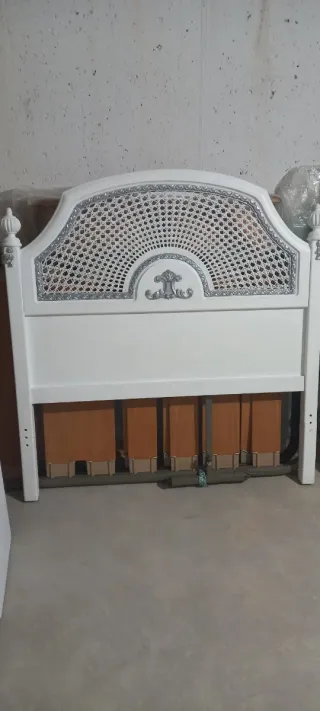 Cabezal Cama Blanco y Plateado