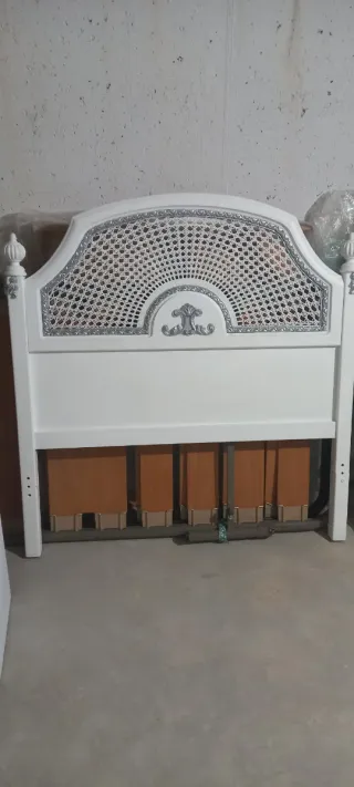 Cabezal Cama Blanco y Plateado