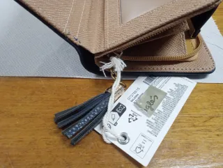 Cartera Mango azul con detalle dorado