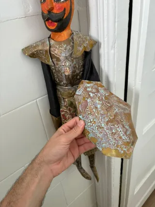 Marioneta de madera hecha a mano