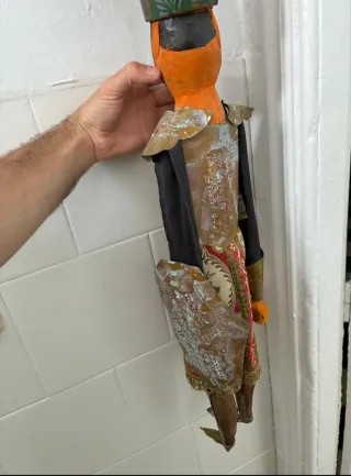 Marioneta de madera hecha a mano