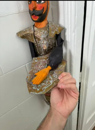 Marioneta de madera hecha a mano