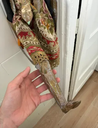 Marioneta de madera hecha a mano