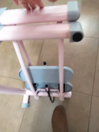 Máquina para tonificar y ejercitar piernas rosa