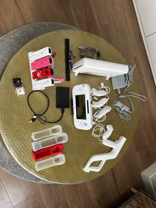 Nintendo Wii U 320GB Bianca + 4 Controller + giochi