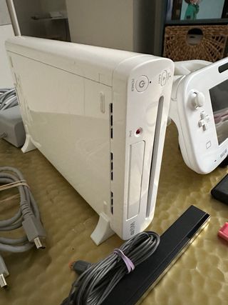 Nintendo Wii U 320GB Bianca + 4 Controller + giochi