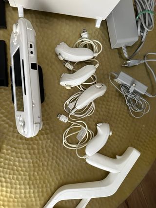 Nintendo Wii U 320GB Bianca + 4 Controller + giochi