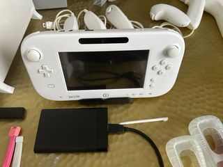 Nintendo Wii U 320GB Bianca + 4 Controller + giochi