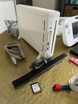 Nintendo Wii U 320GB Bianca + 4 Controller + giochi