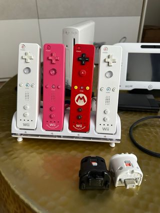 Nintendo Wii U 320GB Bianca + 4 Controller + giochi