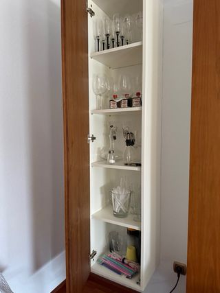 Mobile soggiorno con 2 colonne in legno e bianco