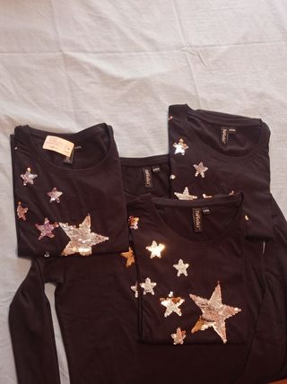 Camiseta negra con estrellas doradas y plateadas