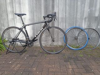 Trek Madone 3.1 Carbono Tam 54 – 2 Pares de Rodas