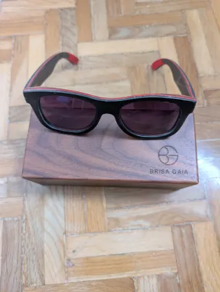 Gafas de sol Brisa Gaia negras y rojas