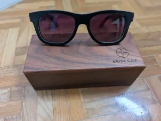 Gafas de sol Brisa Gaia negras y rojas