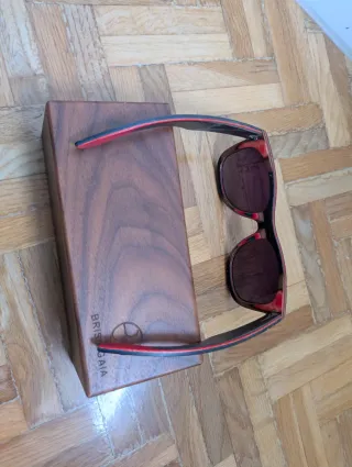 Gafas de sol Brisa Gaia negras y rojas