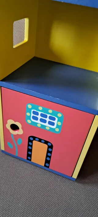 Estante de madera casita multicolor