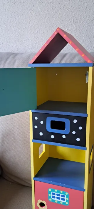 Estante de madera casita multicolor