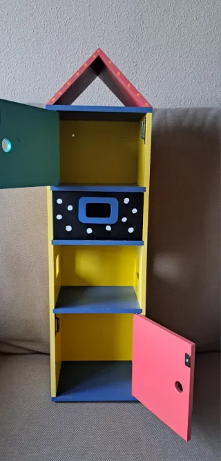 Estante de madera casita multicolor