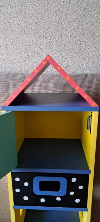 Estante de madera casita multicolor