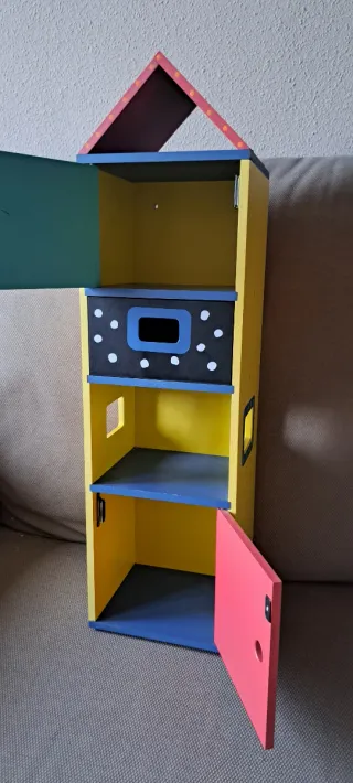 Estante de madera casita multicolor