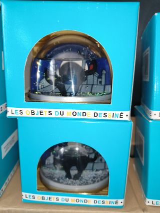 CAJA COMPLETA CON 12 BOLAS DE NIEVE FIGURAS PVC