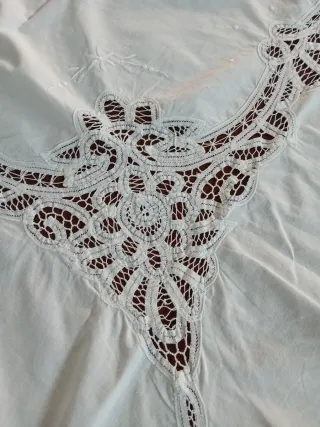 Tovaglia ricamata a mano cm160x125