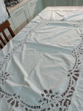 Tovaglia ricamata a mano cm160x125