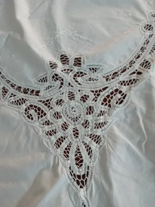 Tovaglia ricamata a mano cm160x125