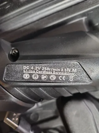 Atornillador Inalámbrico con Accesorios