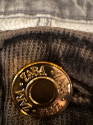 Pantalón vaquero Zara mujer gris