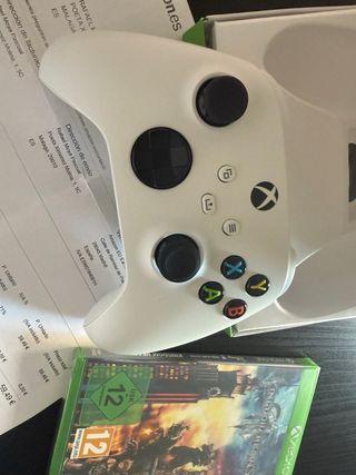 Mando Xbox One Blanco + Kingdom Hearts III