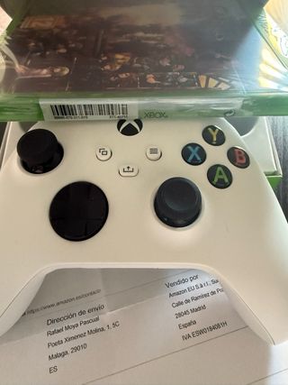 Mando Xbox One Blanco + Kingdom Hearts III