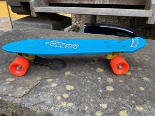 Patinete azul para skate