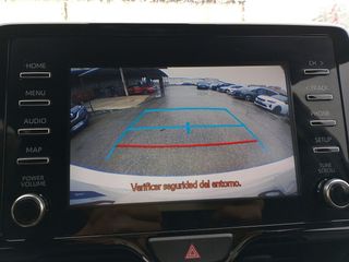 Toyota Yaris Hybrid 2WD Bussines