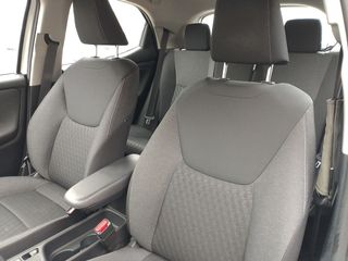 Toyota Yaris Hybrid 2WD Bussines