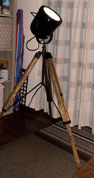 Lámpara Foco Trípode Madera Negra