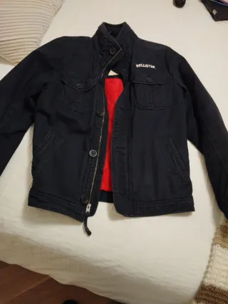 Chaqueta Hollister Azul con Forro Rojo